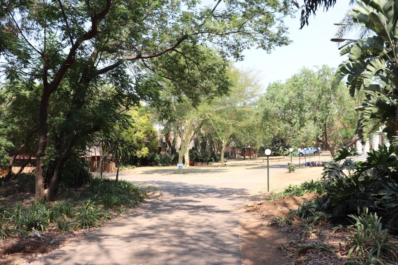 Khaya Africa Guesthouse Midrand Exteriör bild